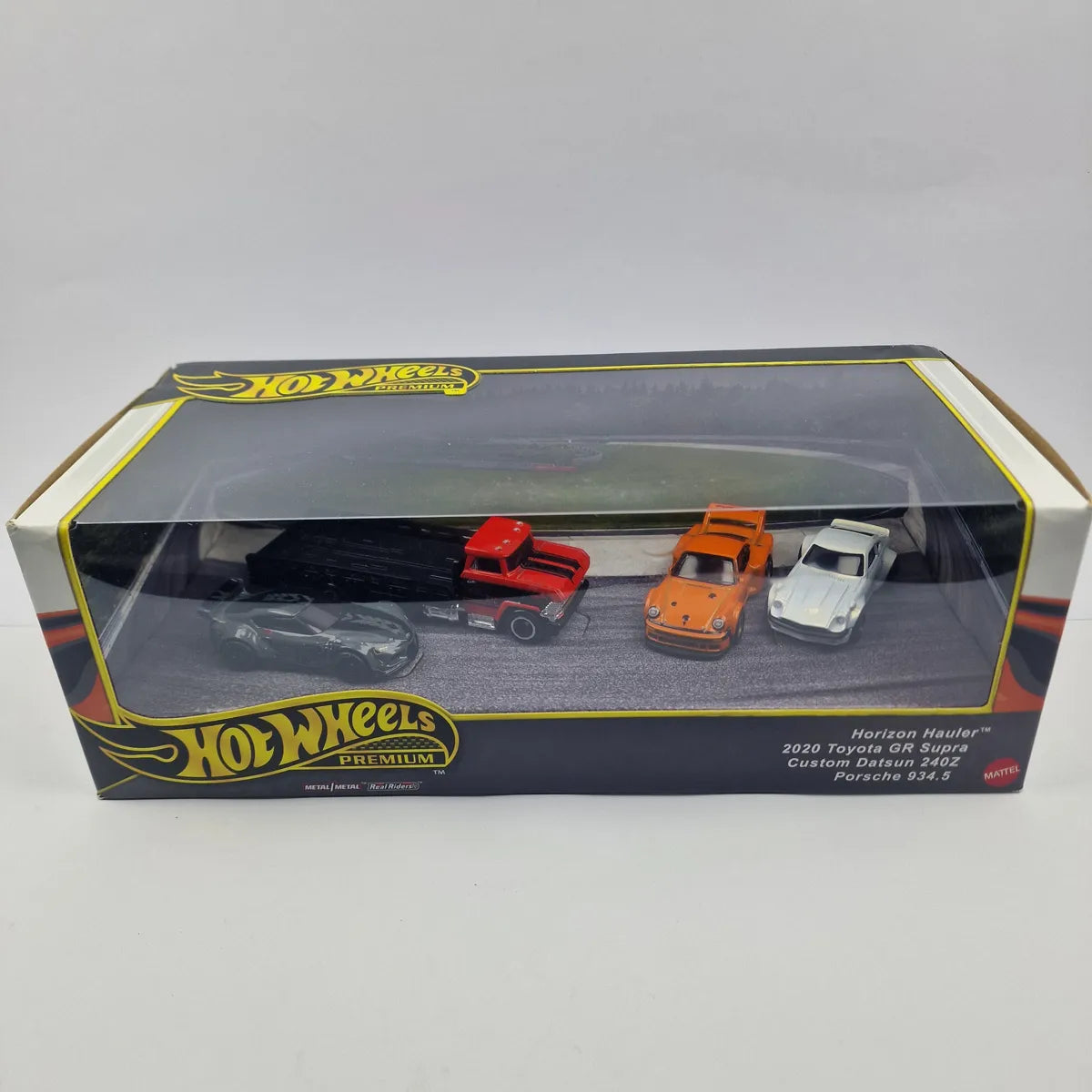 Hot Wheels Premium Display Set Supra, Datsun and Porsche
